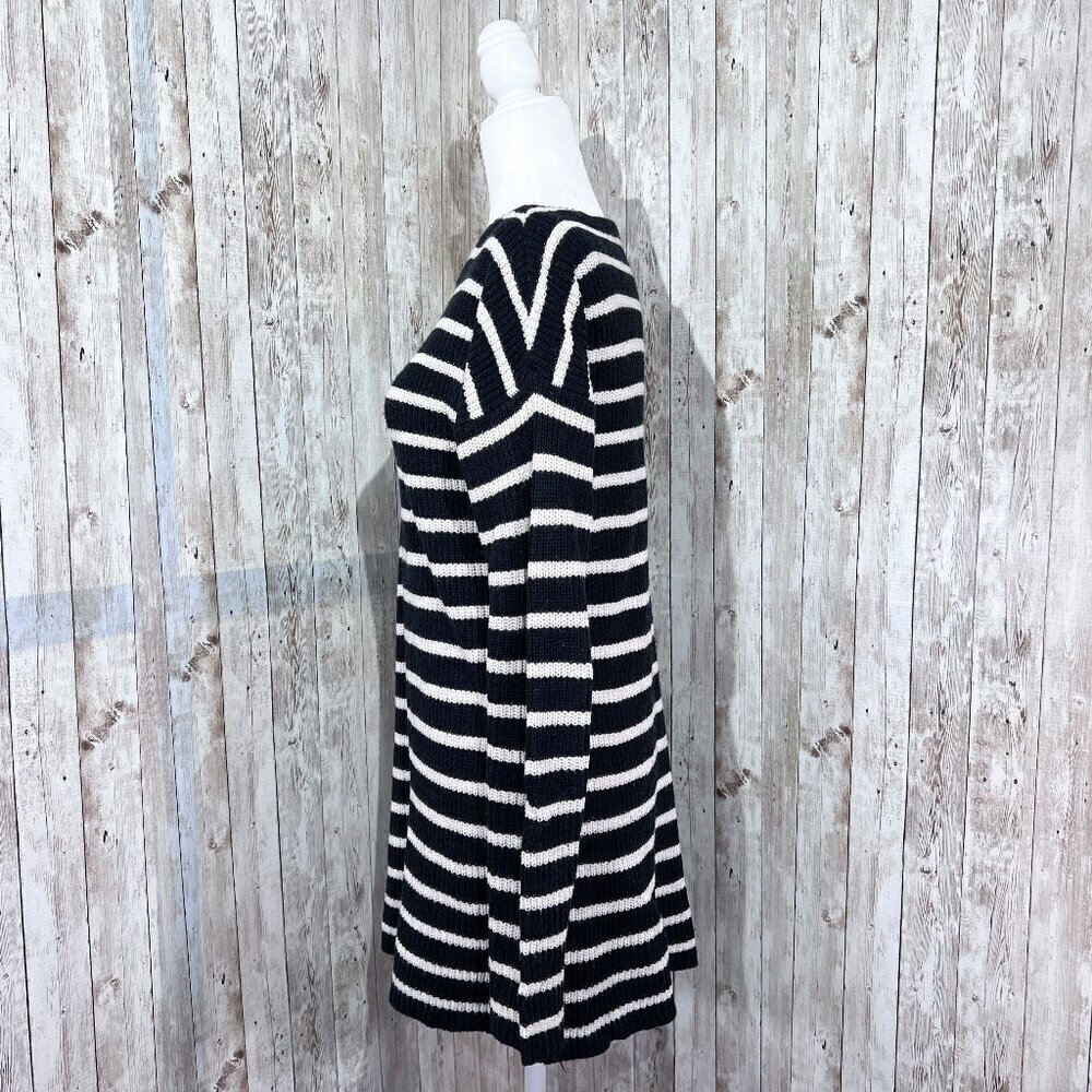 Women's Old Navy Sweater | Black & White | Scoop Neck | Medium | Tunic Length - Picture 2 of 12